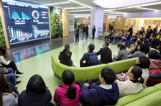 市民代表来探访 普陀区政府开放日里看变化