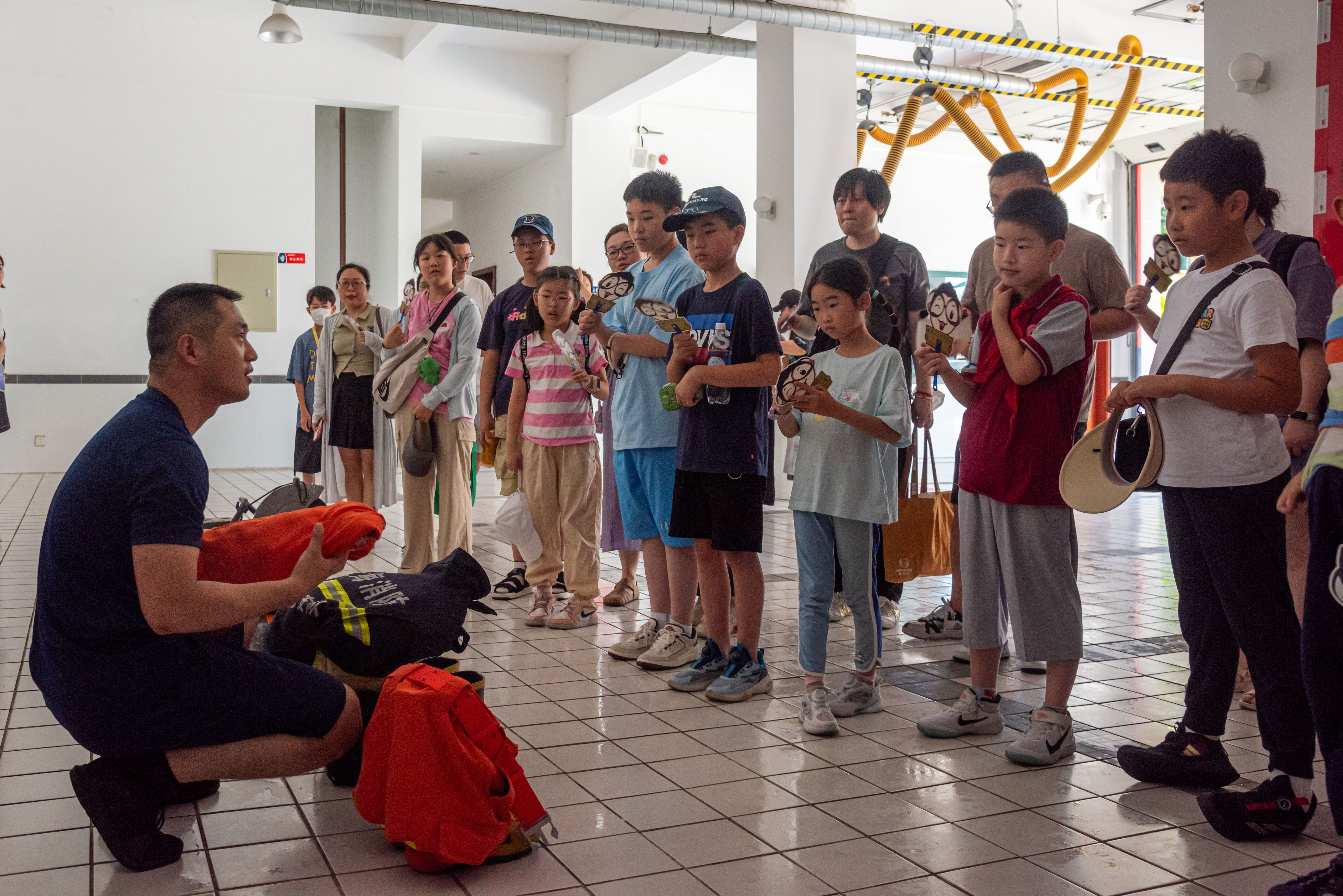 参观消防站.jpg 参观消防站.jpg