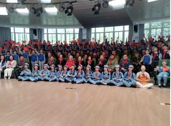 九十载长征铸魂、新时代少年逐梦，长征中心小学开展红色开学第一课