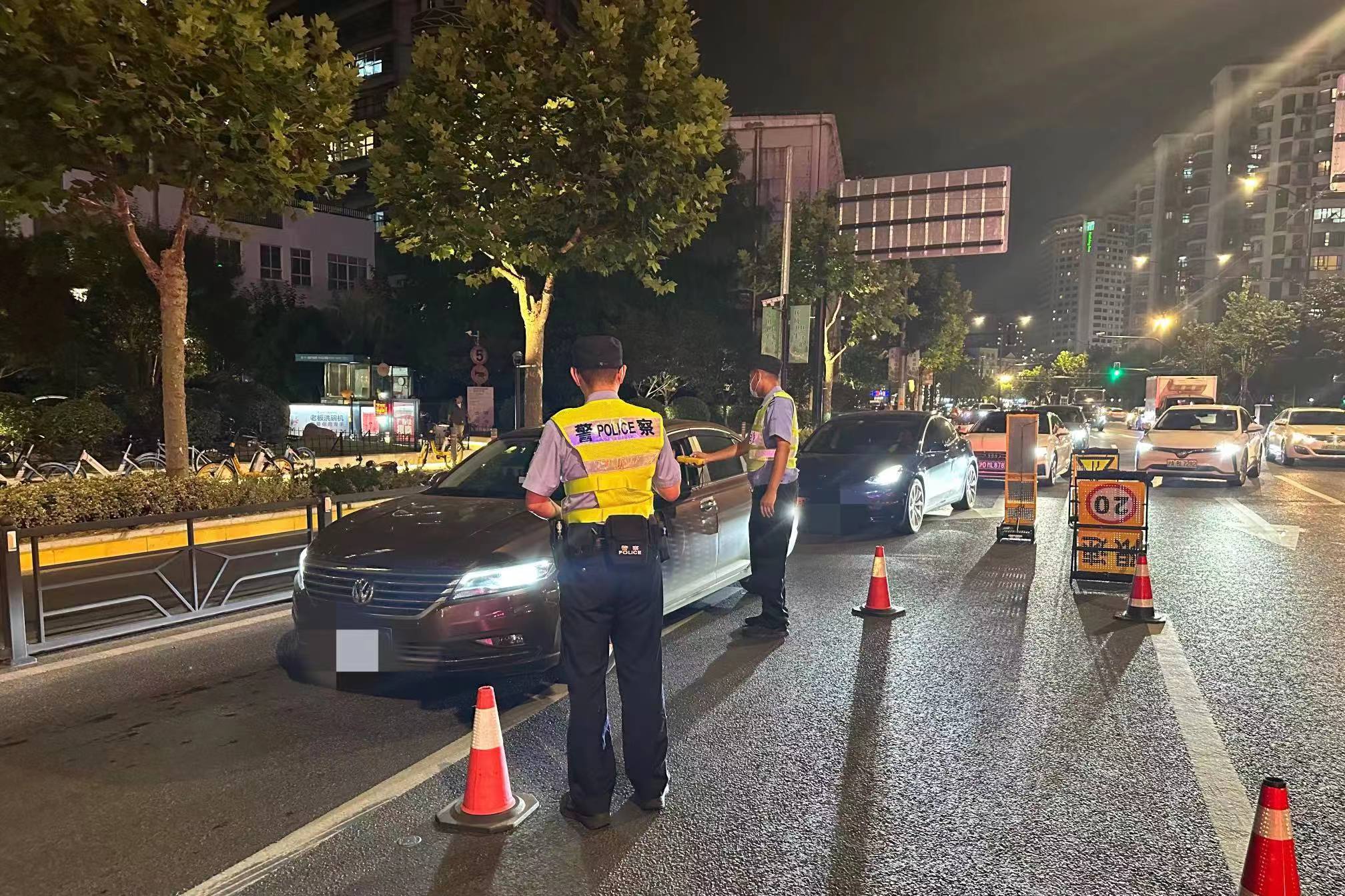 0814_133820_135.jpg 0814_133820_135.jpg