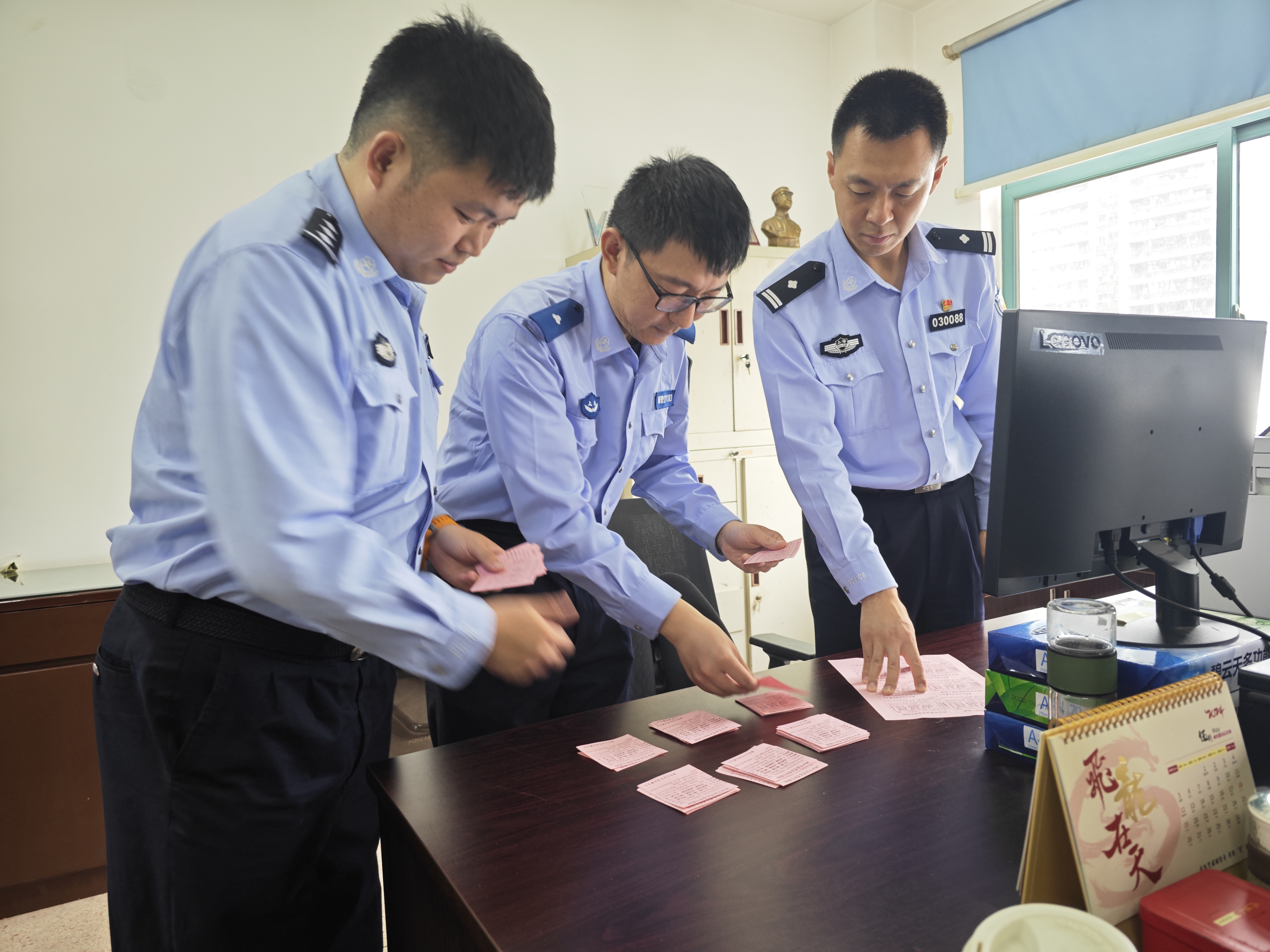 0607_154930_645.jpg 0607_154930_645.jpg