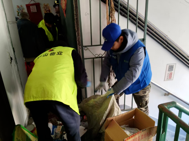 暖心清隐患，合阳居民区为独居老人撑起“安全伞”