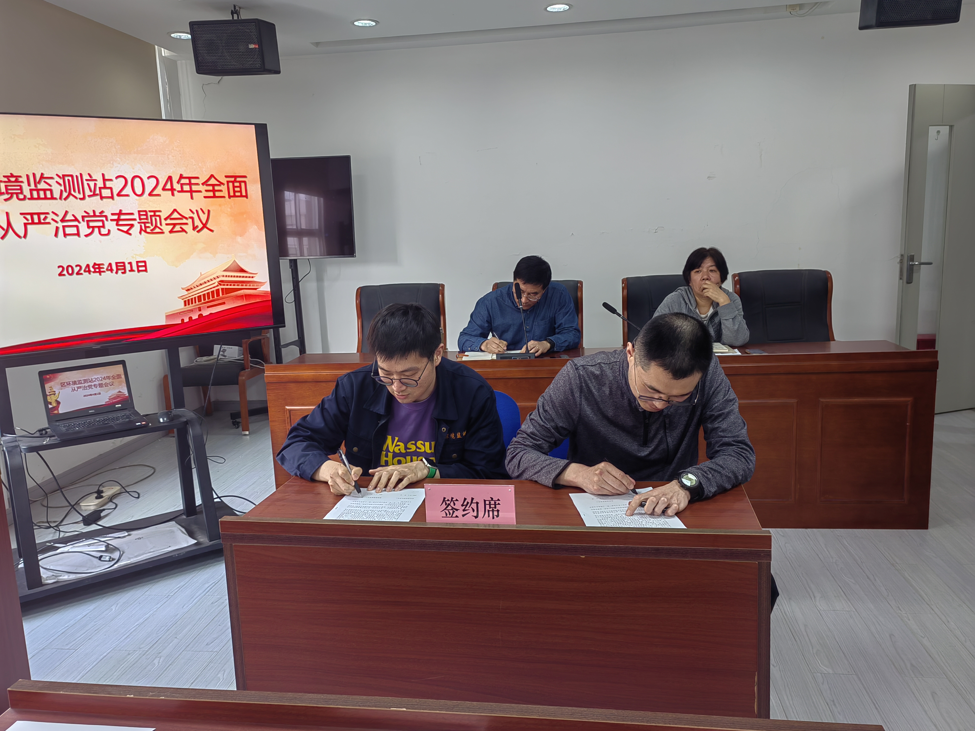 0403_151756_575.jpg 0403_151756_575.jpg