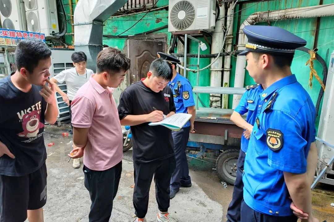 0810_134932_136.jpg 0810_134932_136.jpg