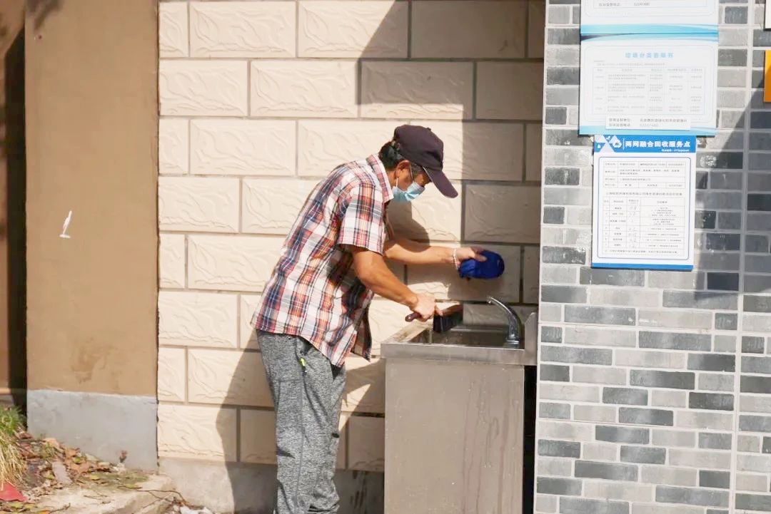 1012_143702_588.jpg 1012_143702_588.jpg