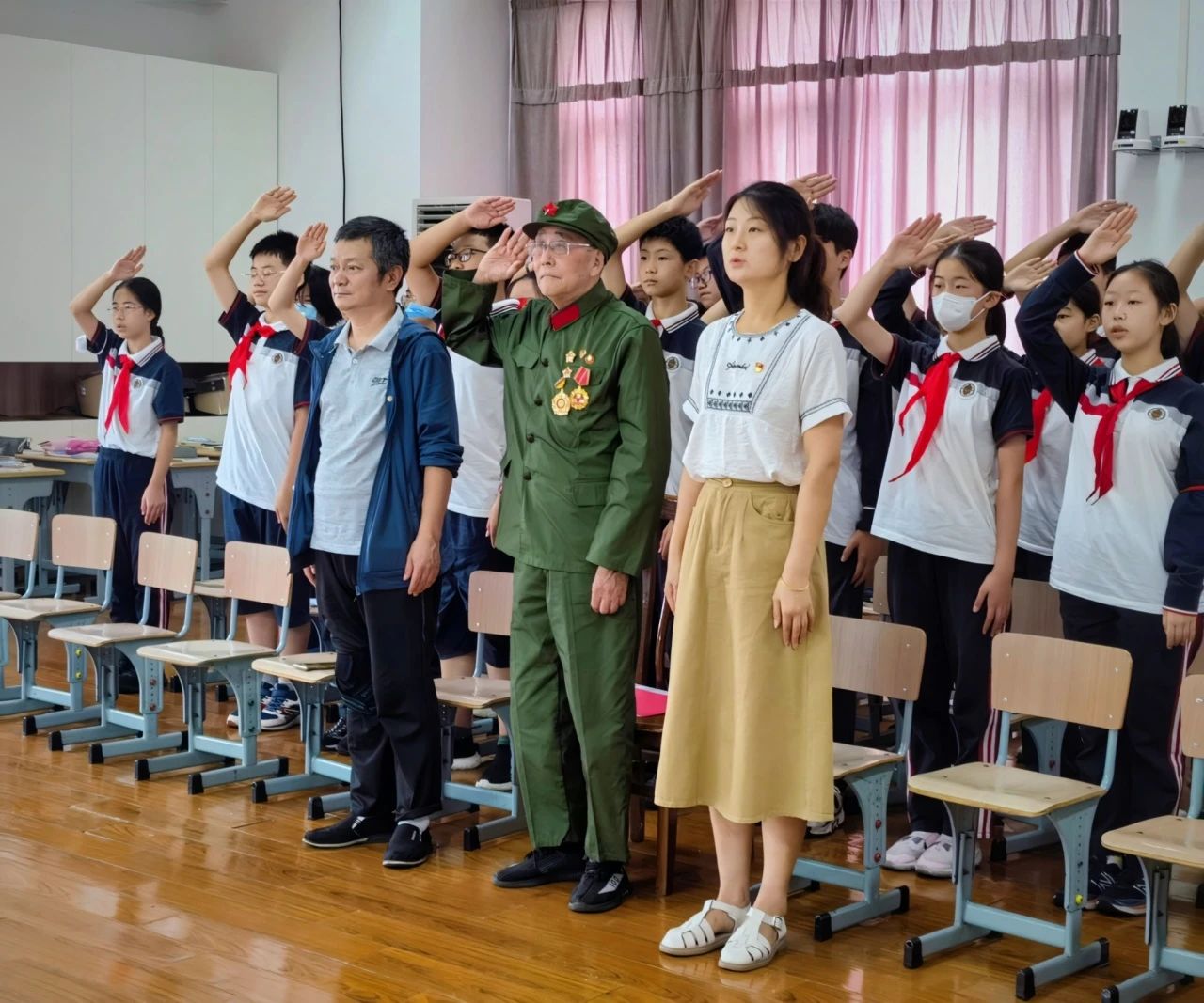 1030_125317_990.jpg 1030_125317_990.jpg