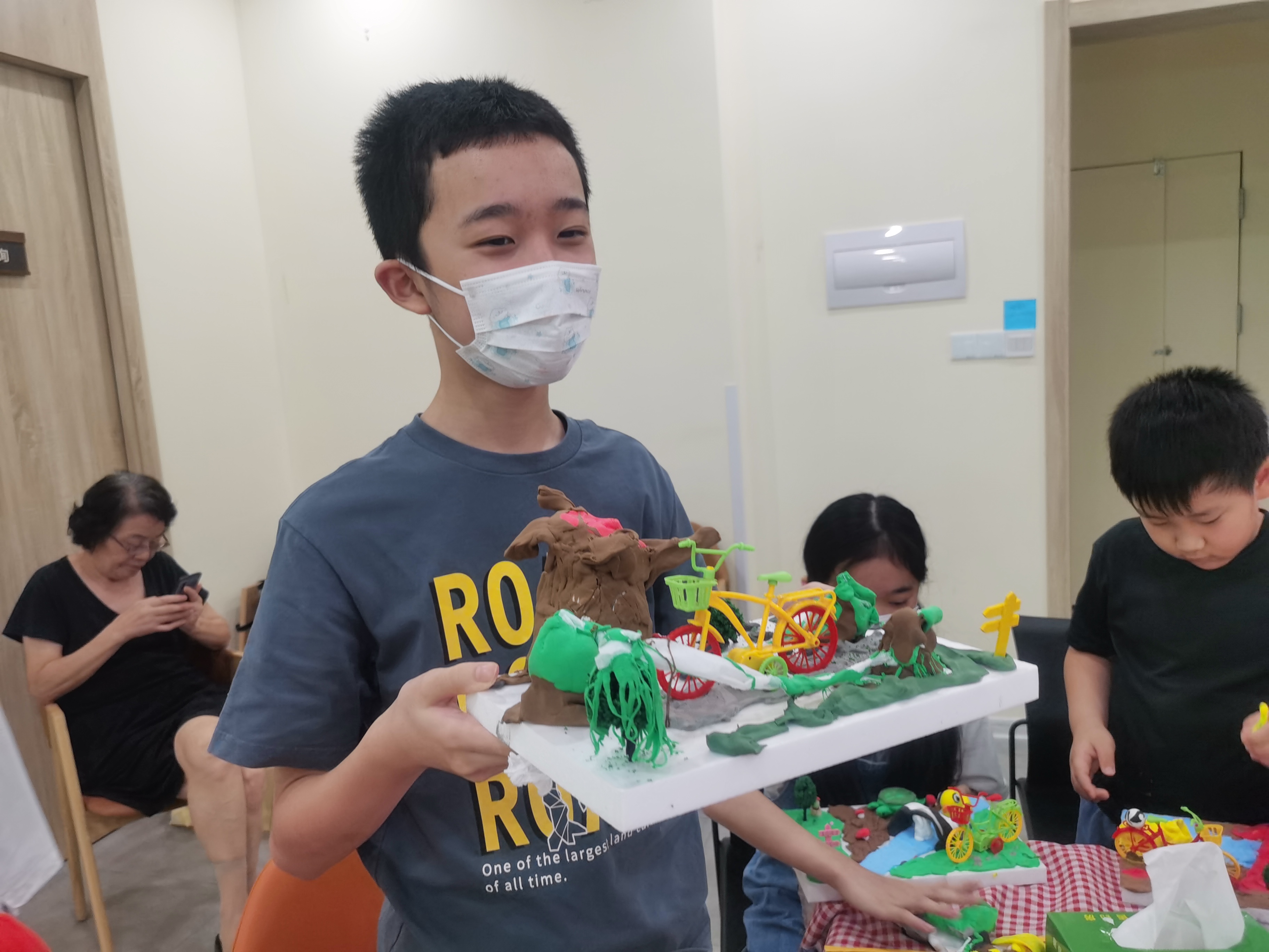 0905_125158_465.jpg 0905_125158_465.jpg