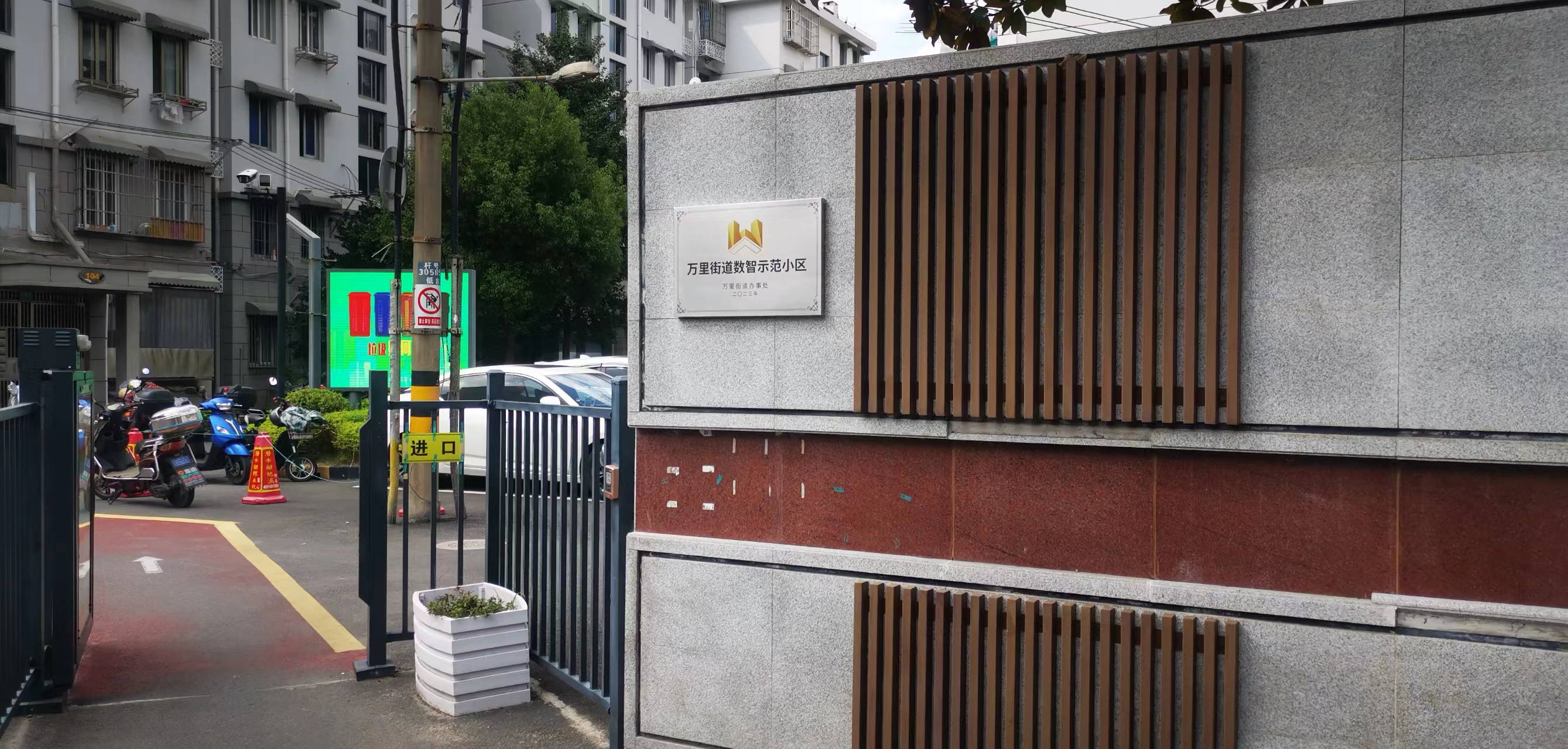 0118_130439_700.jpg 0118_130439_700.jpg