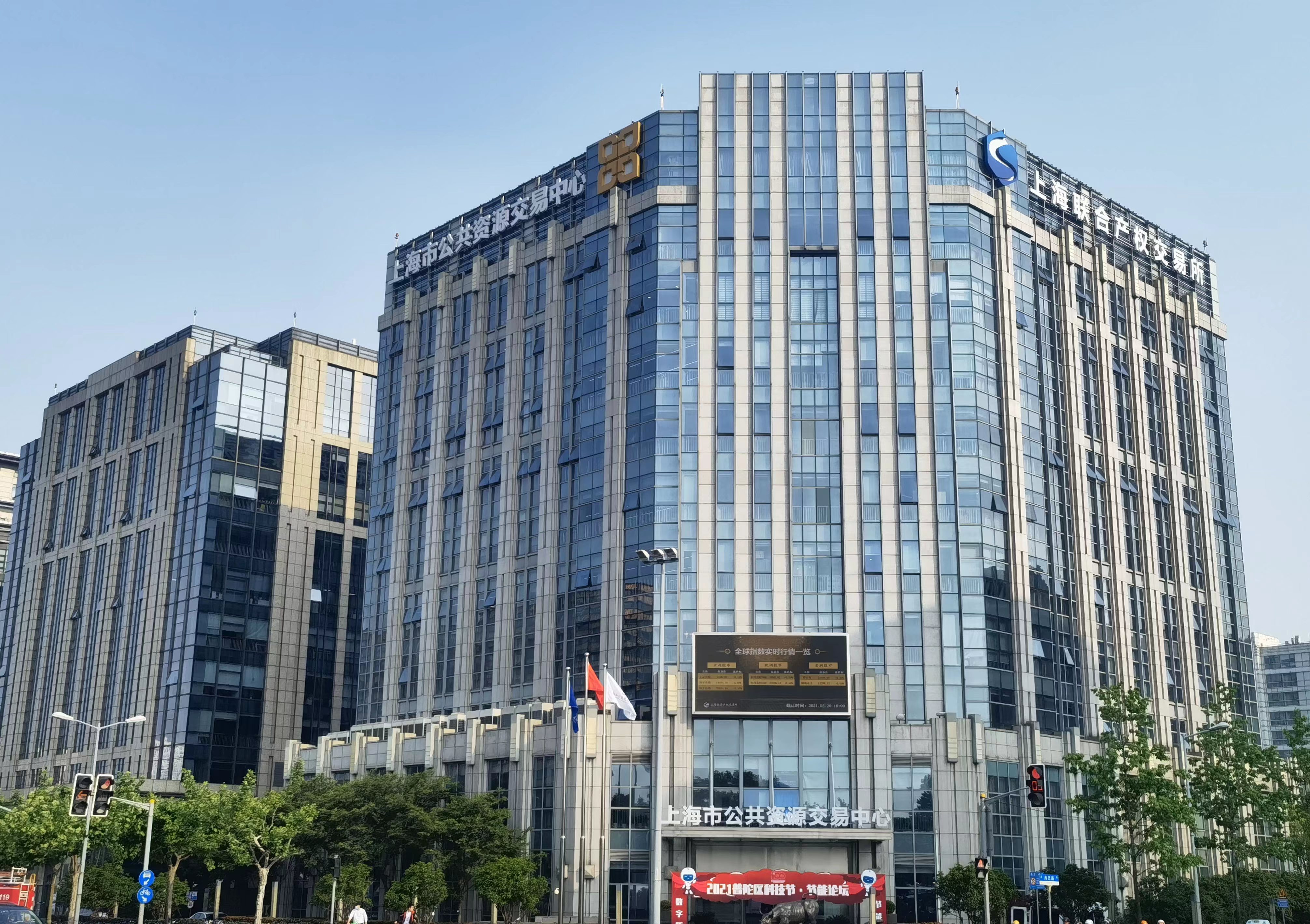 1013_130105_916.jpg 1013_130105_916.jpg