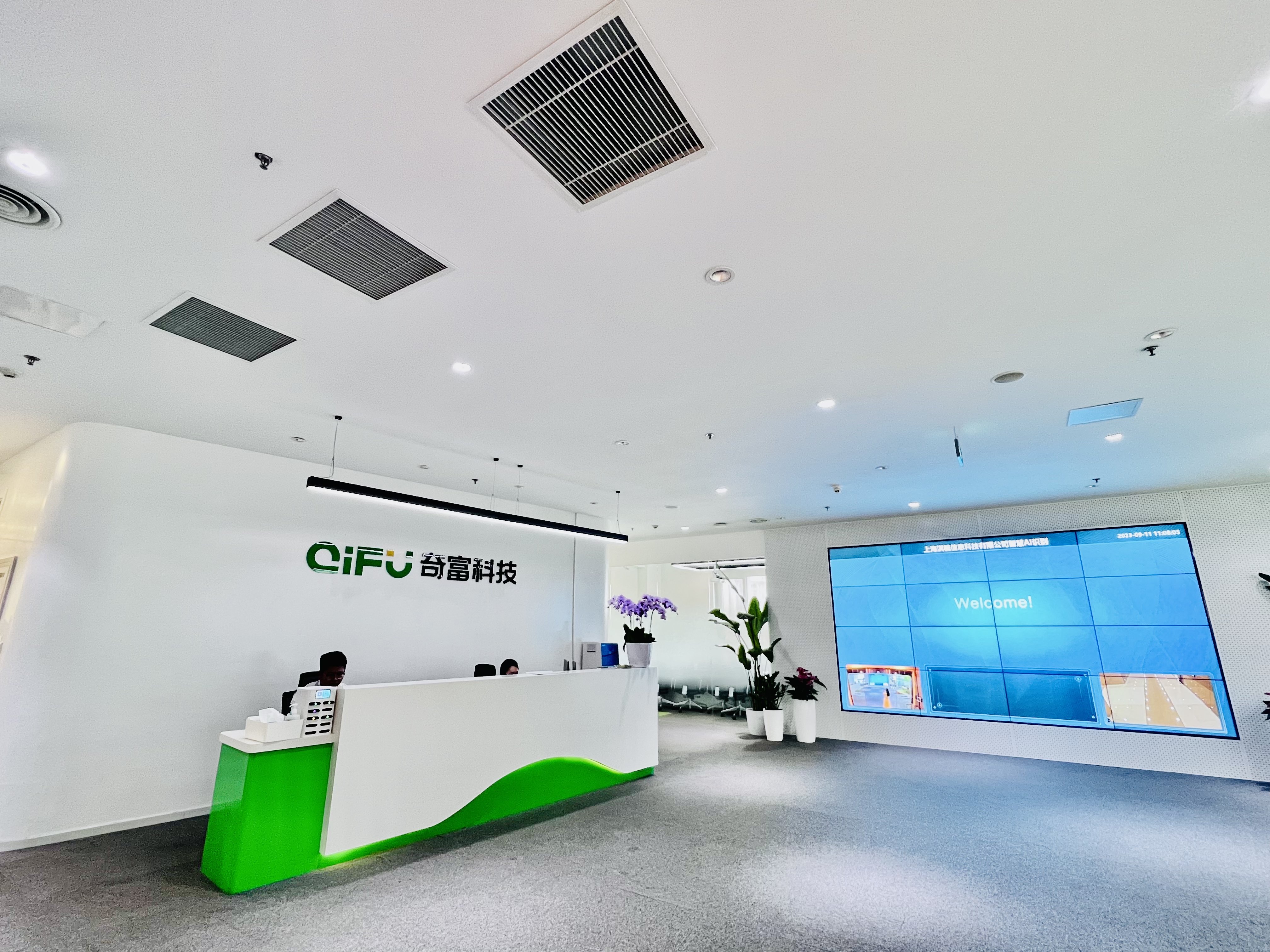 1013_131135_889.jpg 1013_131135_889.jpg