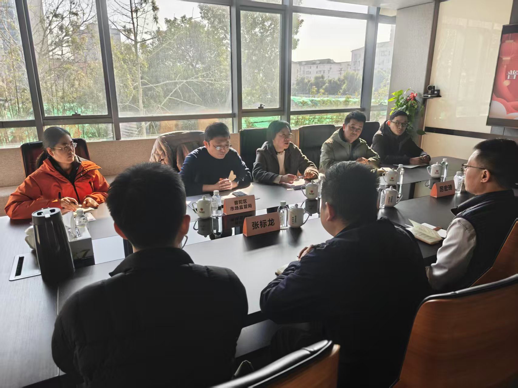 区市场监管局党组副书记、副局长俞颖带队走访上海英盾保安服务有限公司