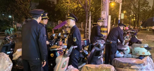 0506_153557_598.jpg 39135212.jpg