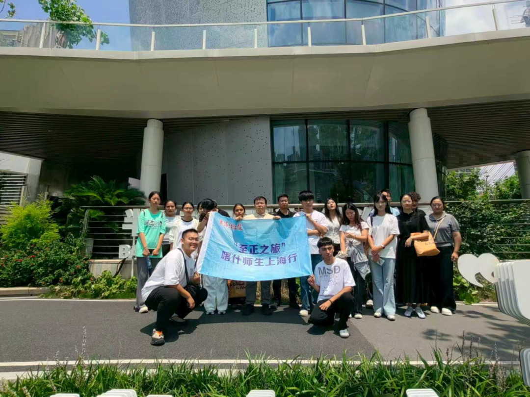 喀什学子在法治驿站开展法治研学