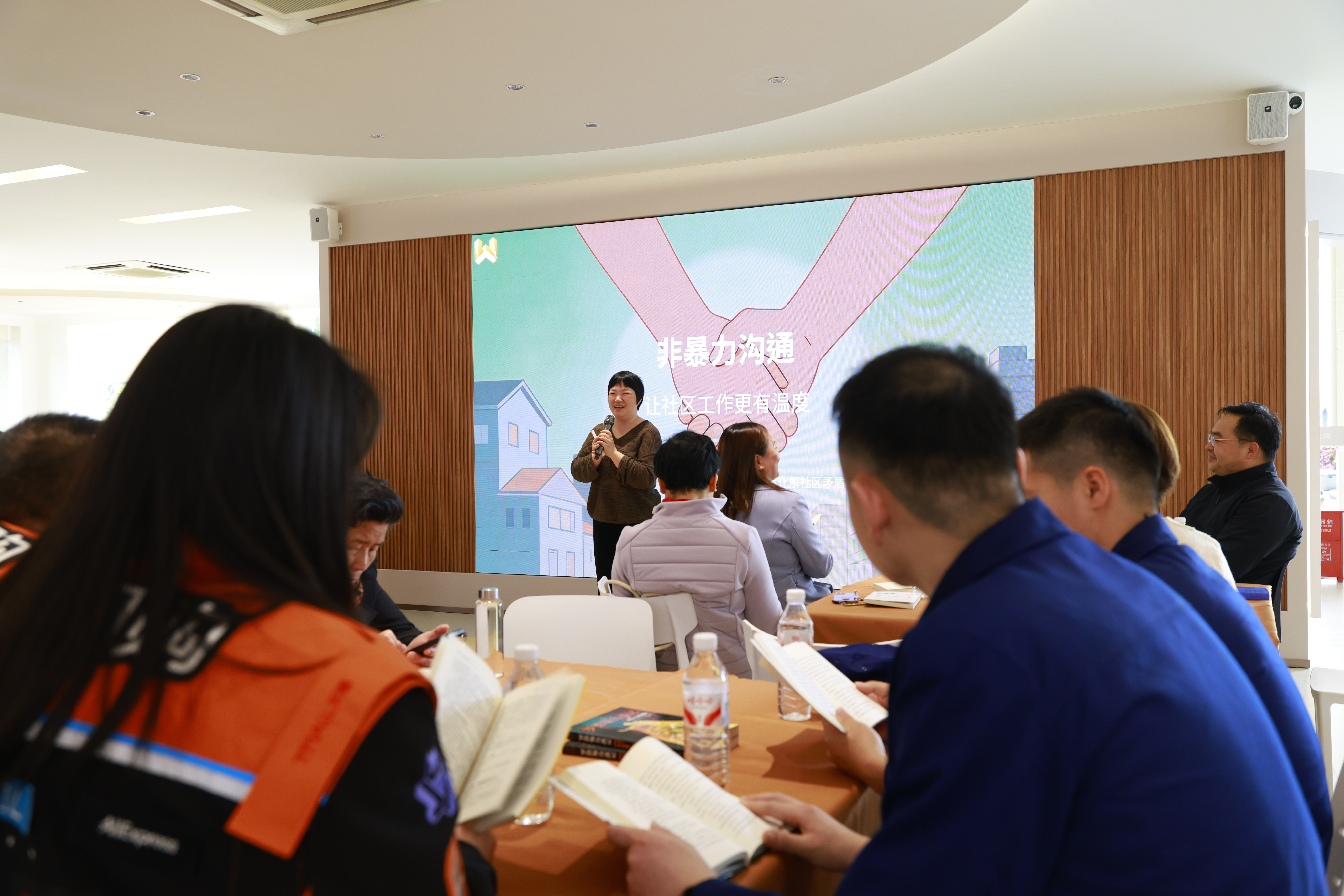 从阅读到守护，万里这场读书日活动，聚起了更多平安力量