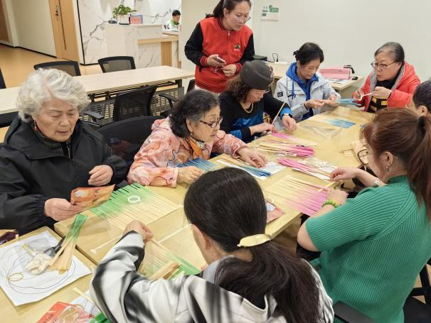 情暖工匠、关爱小哥、劳作体验……劳动最美的样子，就在家门口的党群阵地