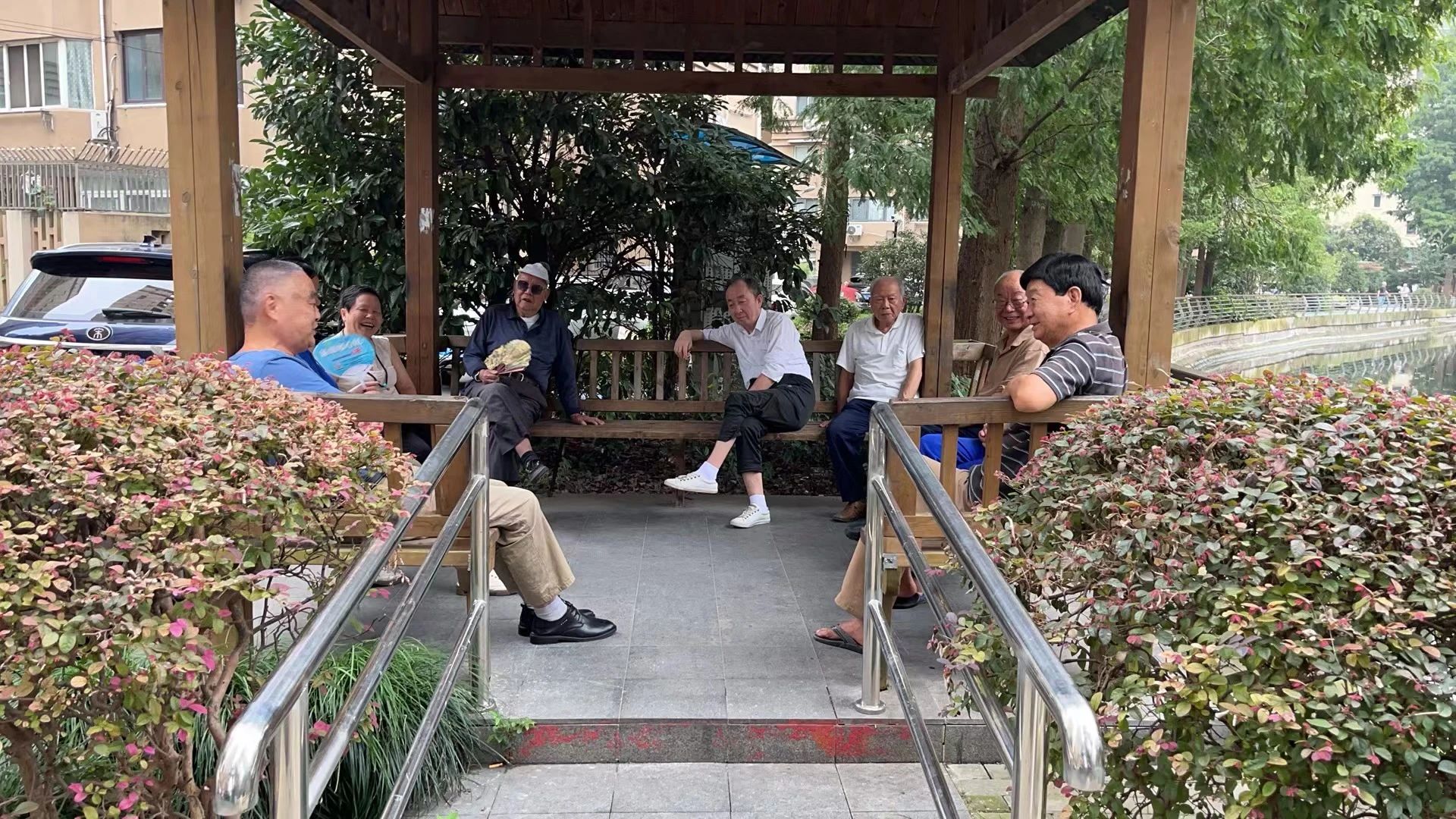 1016_091304_354.jpg 9.jpg