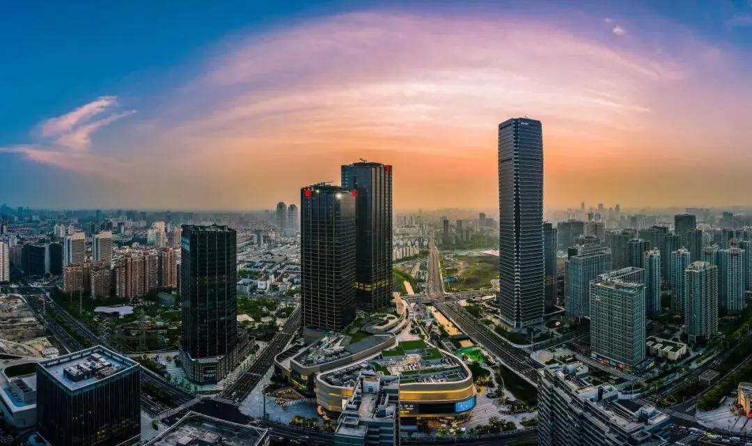 折叠屏手机黄金抽奖送不停，普陀区跨年迎新消费季本周五启动