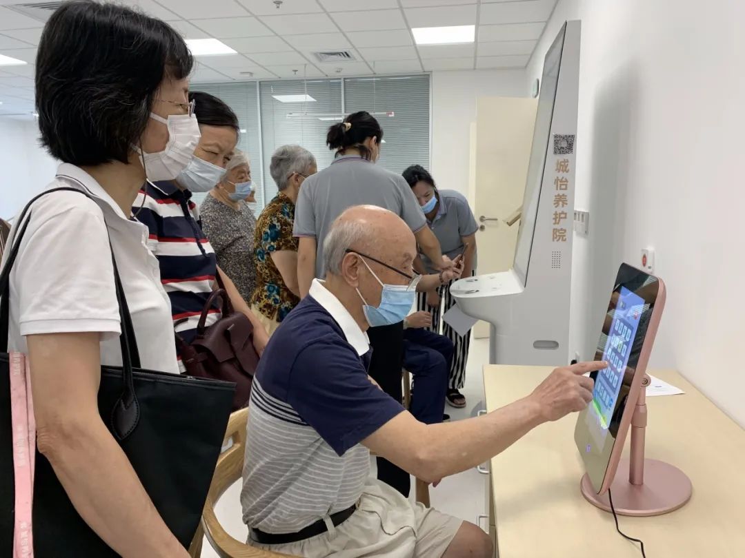 0904_143935_411.jpg 0904_143935_411.jpg