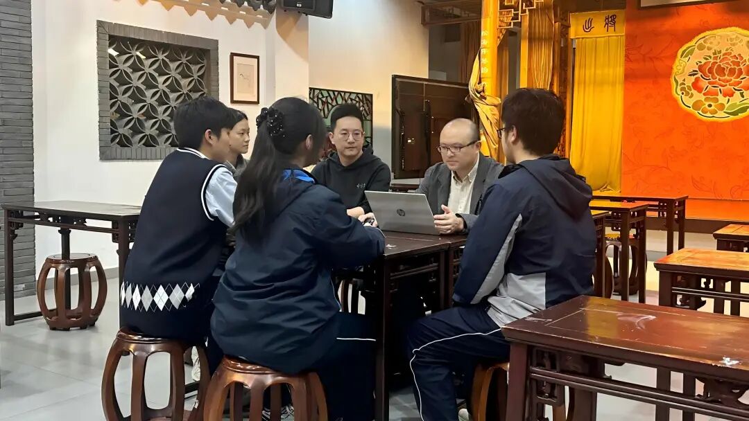与甘泉外国语中学师生交流座谈.jpg