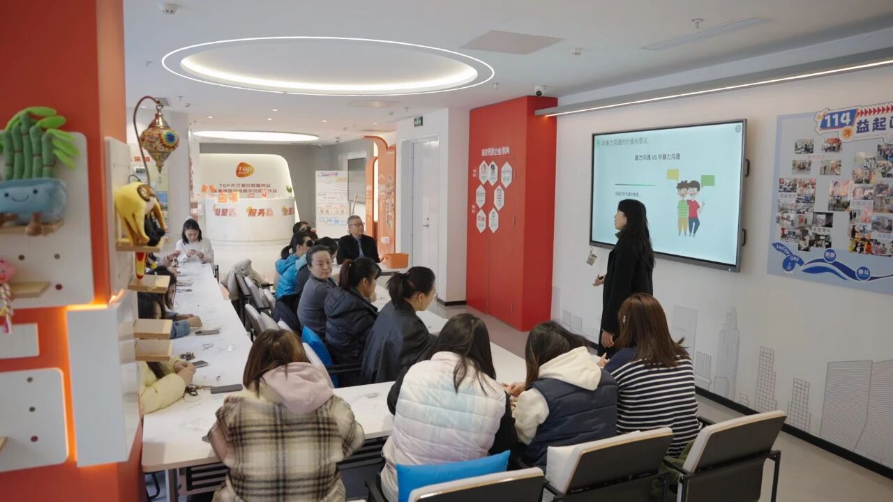 午间“充电”+“疗愈”， 桃浦“114益起吧”为楼宇白领充电！