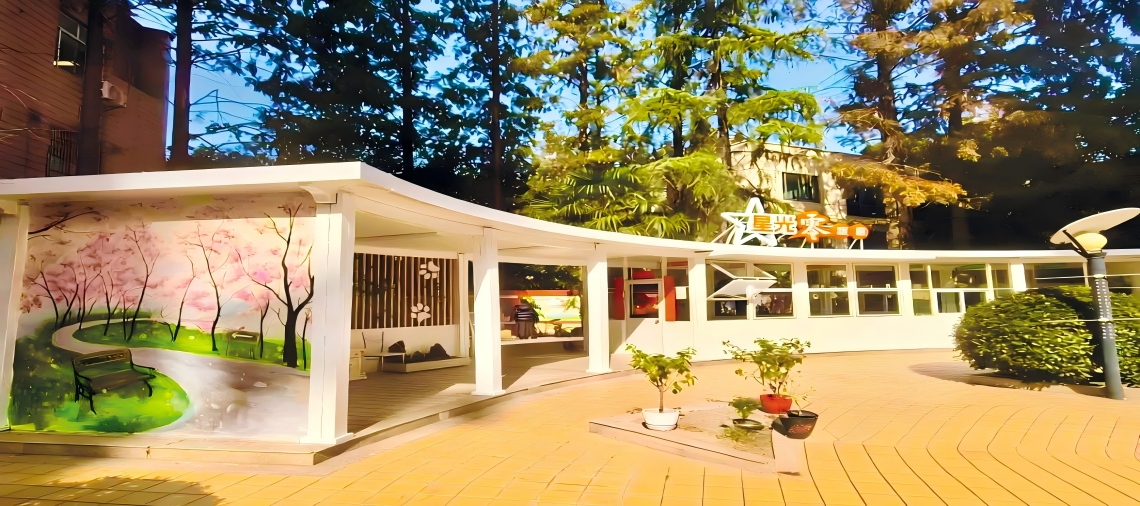 靠“共建”找回消失的公共空间 曹杨新村街道五星公寓的“星光零距离”长廊暖人心