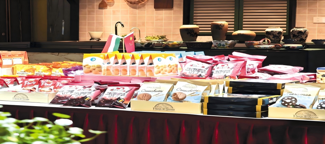 进口商品上新，环球港进博市集年货节人气旺