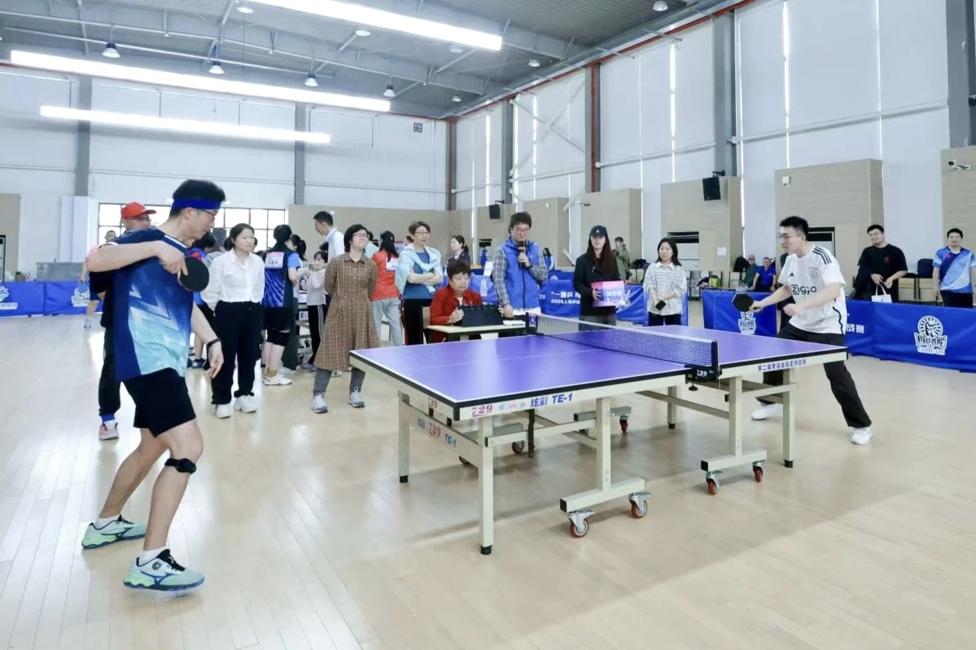 以球结缘、快乐参赛，普陀这场新兴群体乒乓赛超有烟火气