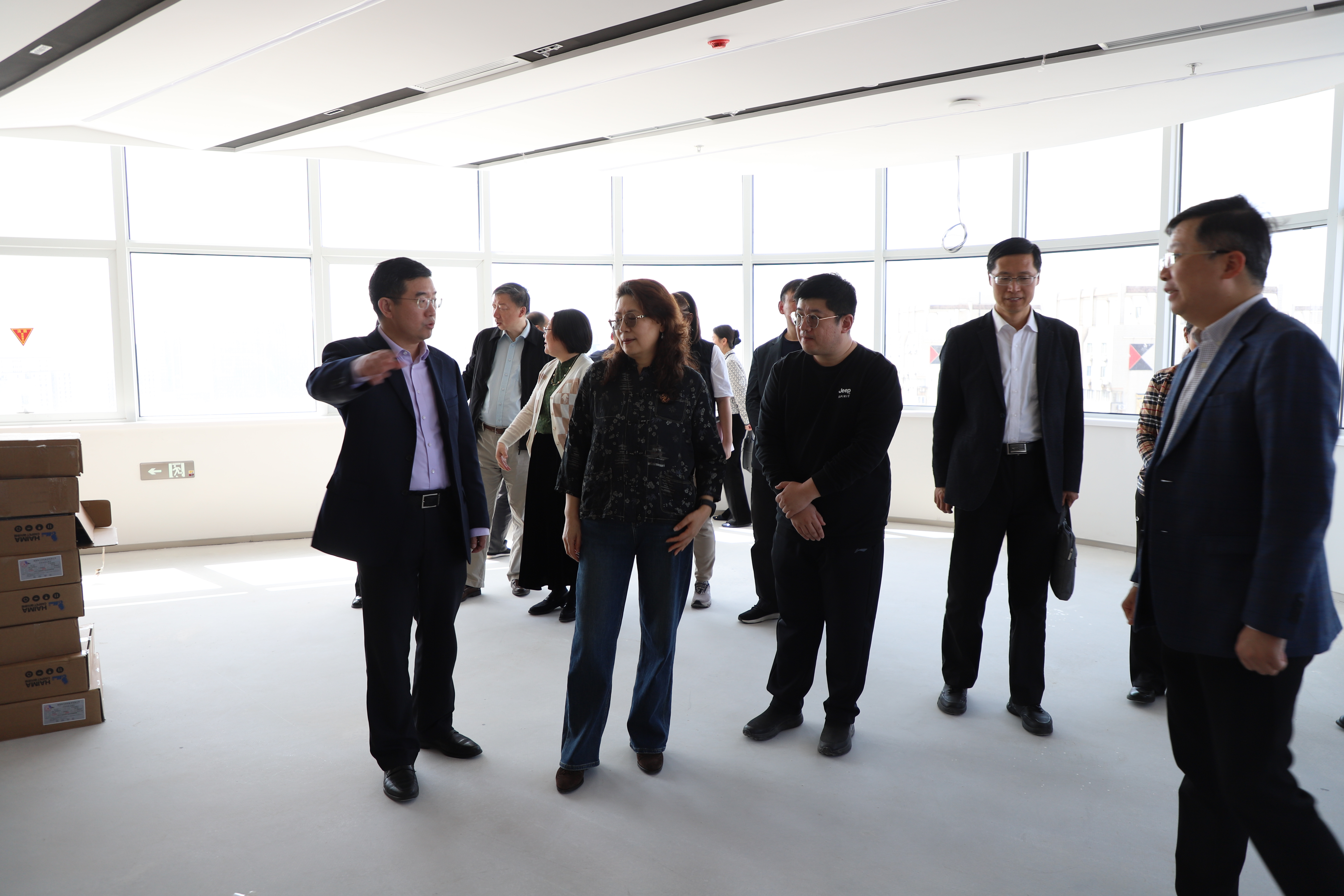 参观康复医院1.jpg 参观康复医院1.jpg