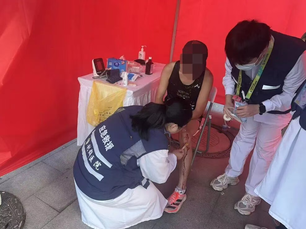 同心医+｜普陀区卫生健康委圆满完成“2025新金环上海Top Run 10公里精英赛”医疗保障任务