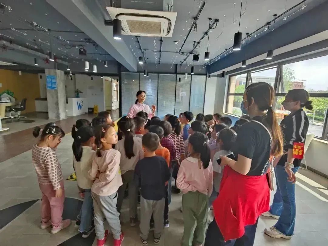 0425_160334_602.jpg 0425_160334_602.jpg