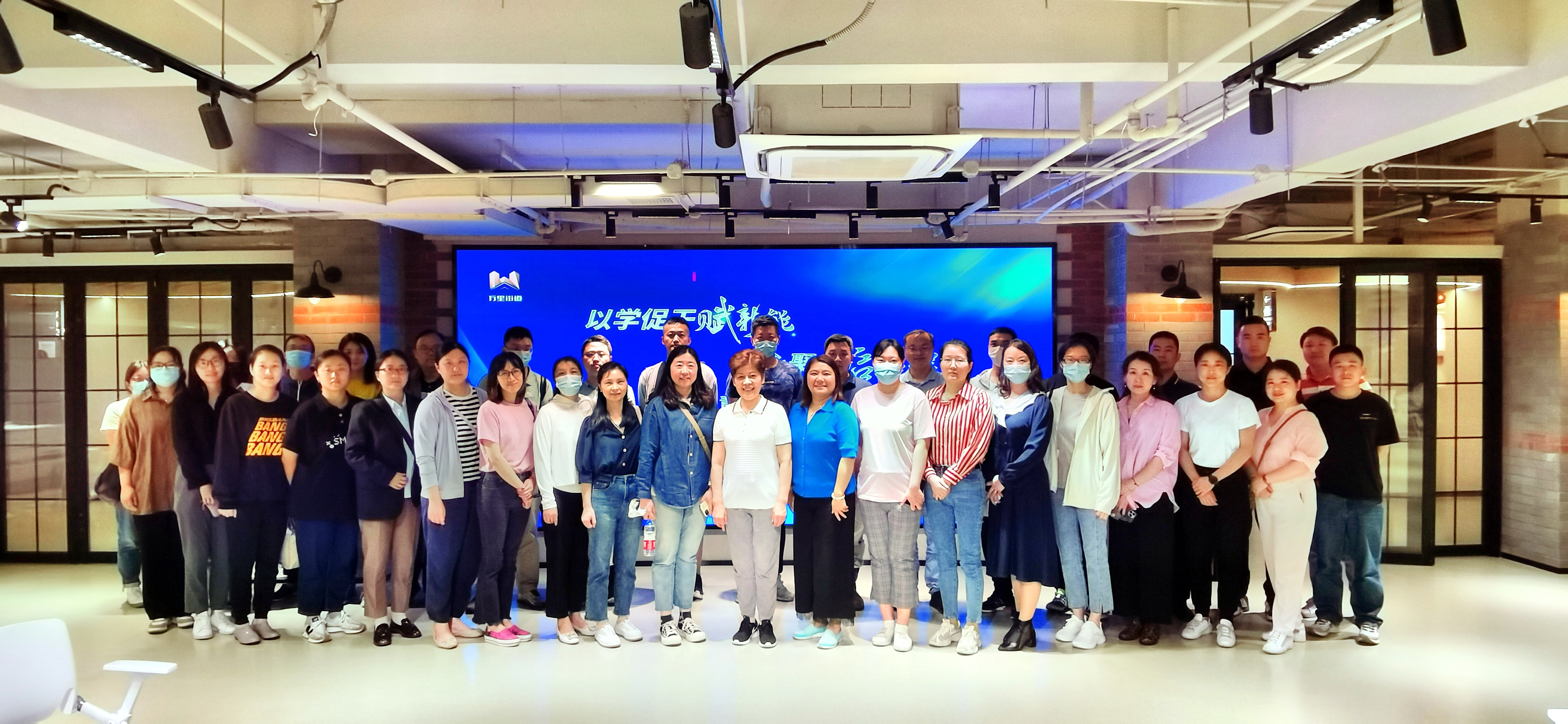 0922_101537_582.jpg 0922_101537_582.jpg