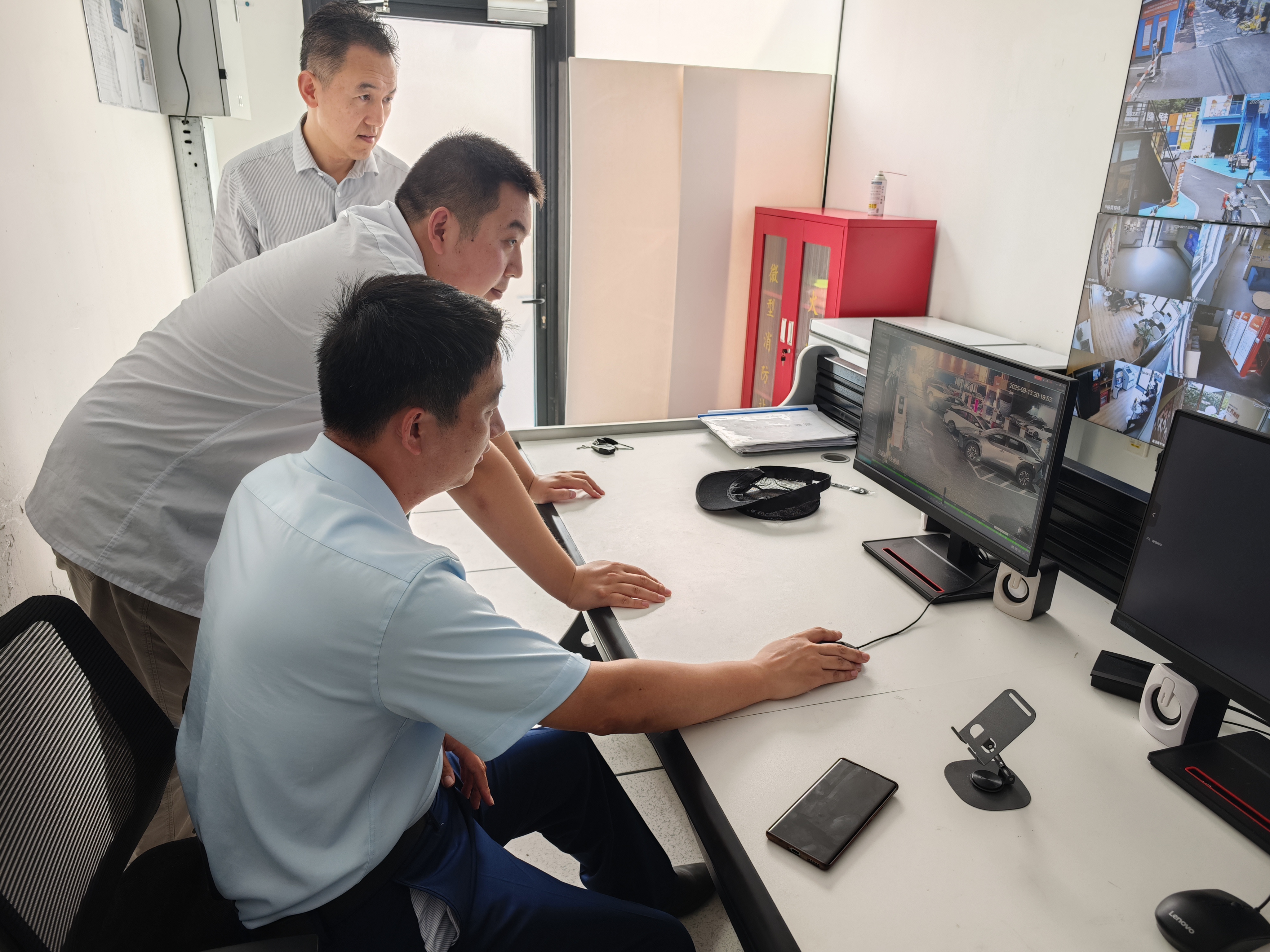 党建引领通“万”家 快反织密治理网