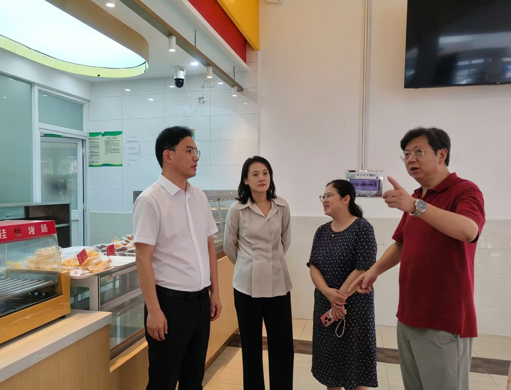 开学护航正当时！万里街道多线发力筑牢校园平安防线