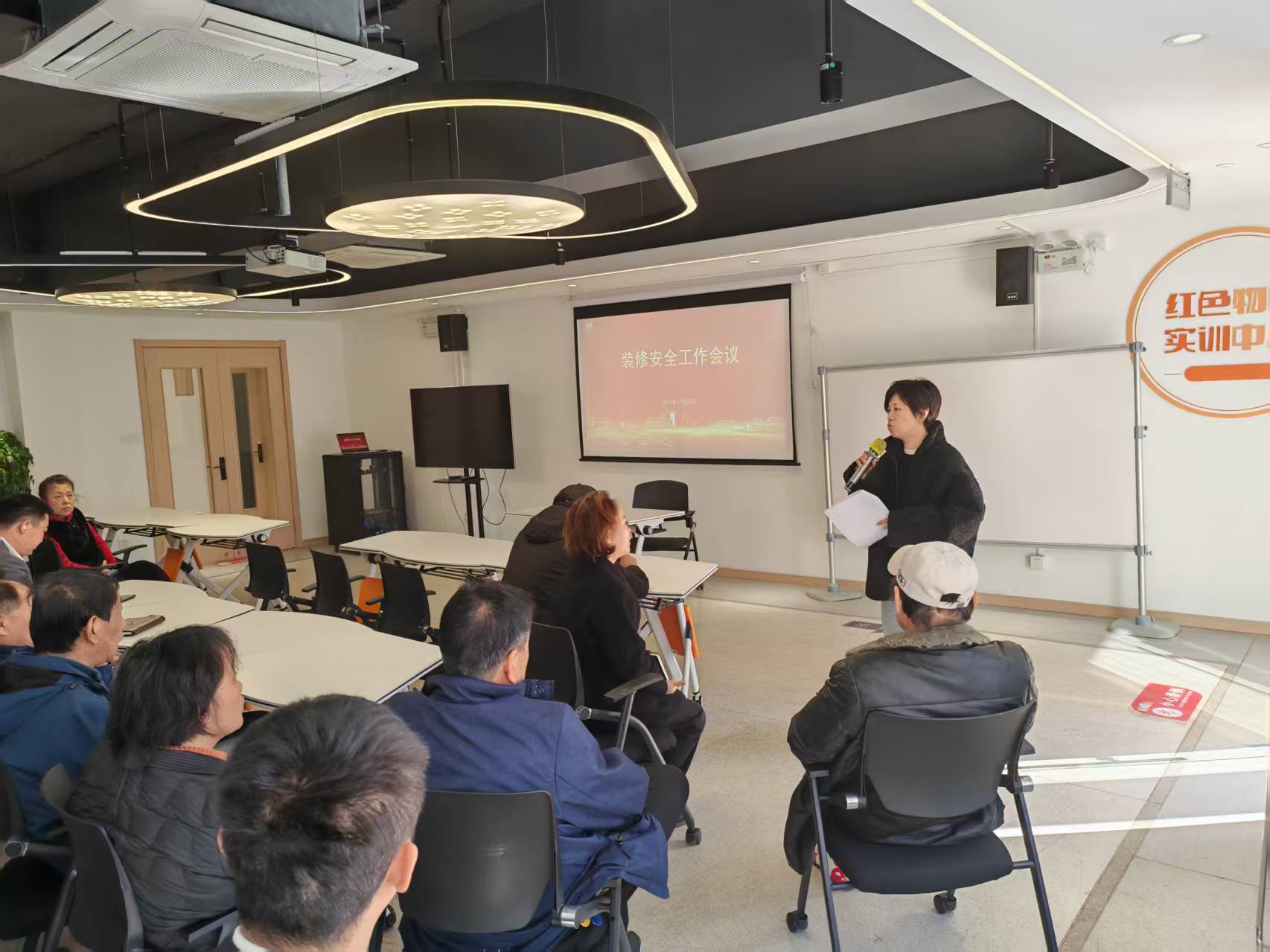 多方联动共织社区防护网，万里街道开展装修安全培训