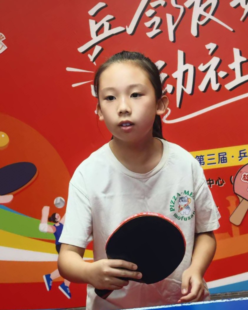 乒乓“民”星 | 球台传薪火，爷孙暖万里，社区“爷爷陪练团”的邻里温情