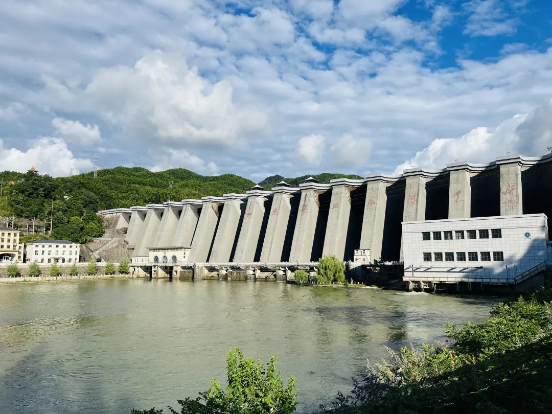 0807_101625_550.jpg 0807_101625_550.jpg