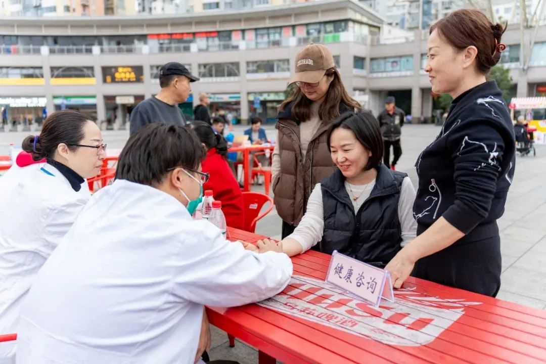 1127_085429_906.jpg 1127_085429_906.jpg