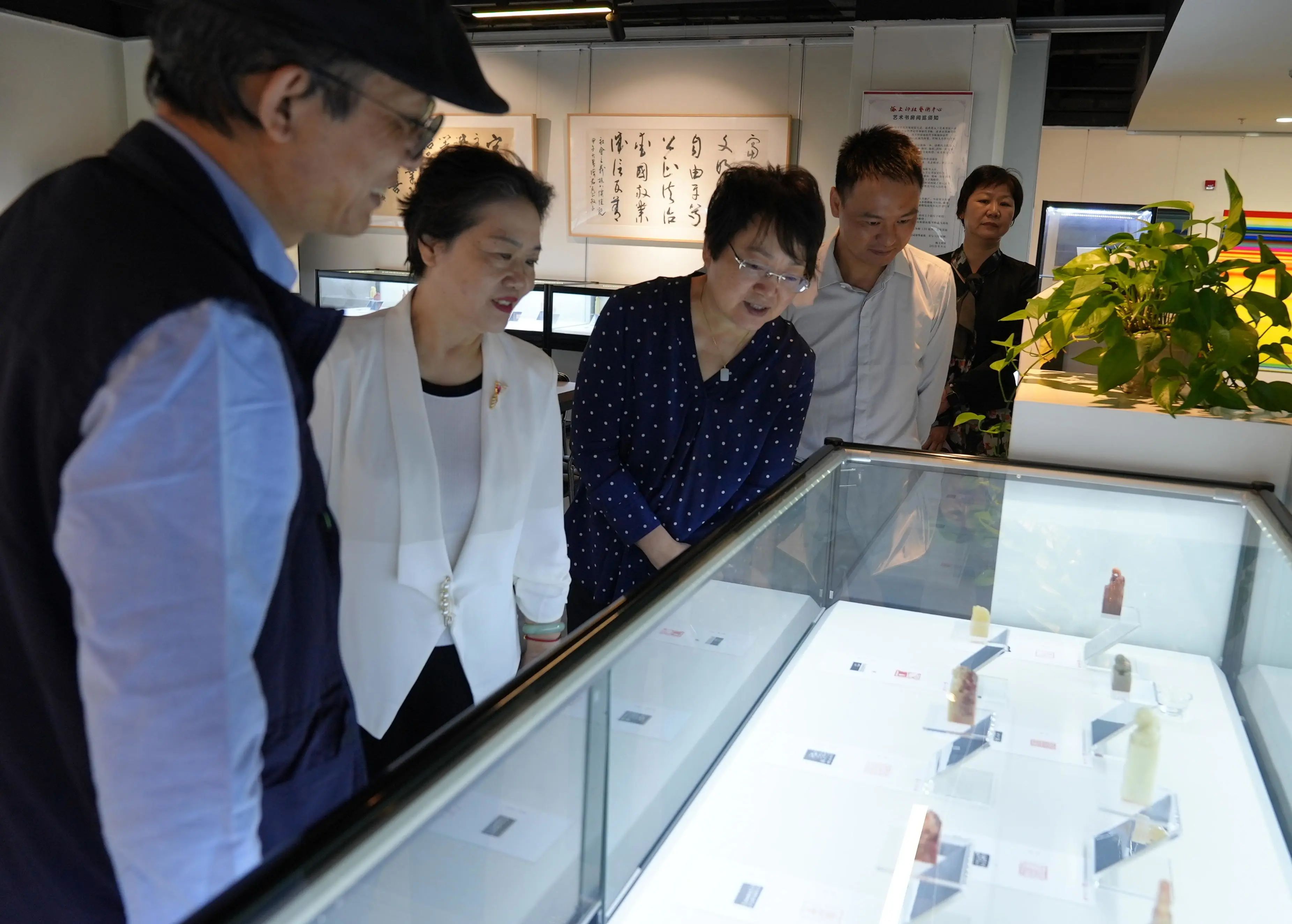 1012_100405_995.jpg 1012_100405_995.jpg