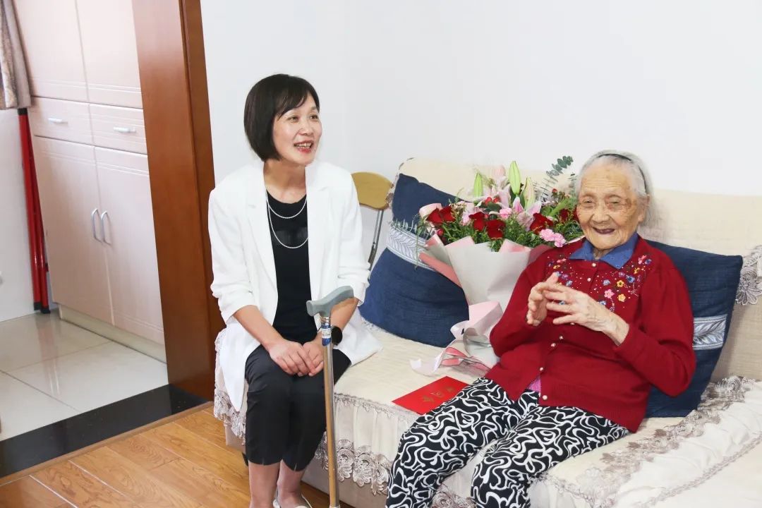 1020_120544_929.jpg 1020_120544_929.jpg