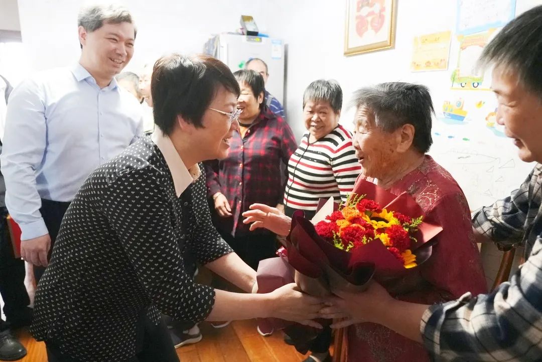 1020_120532_695.jpg 1020_120532_695.jpg