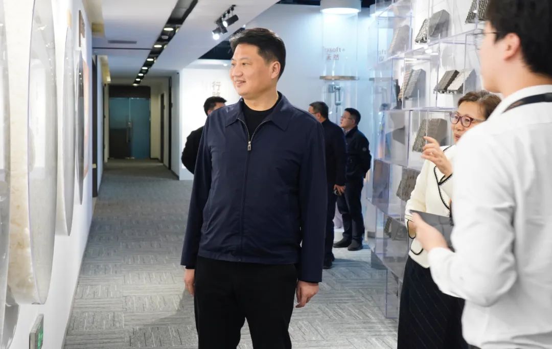 0102_081004_190.jpg 0102_081004_190.jpg