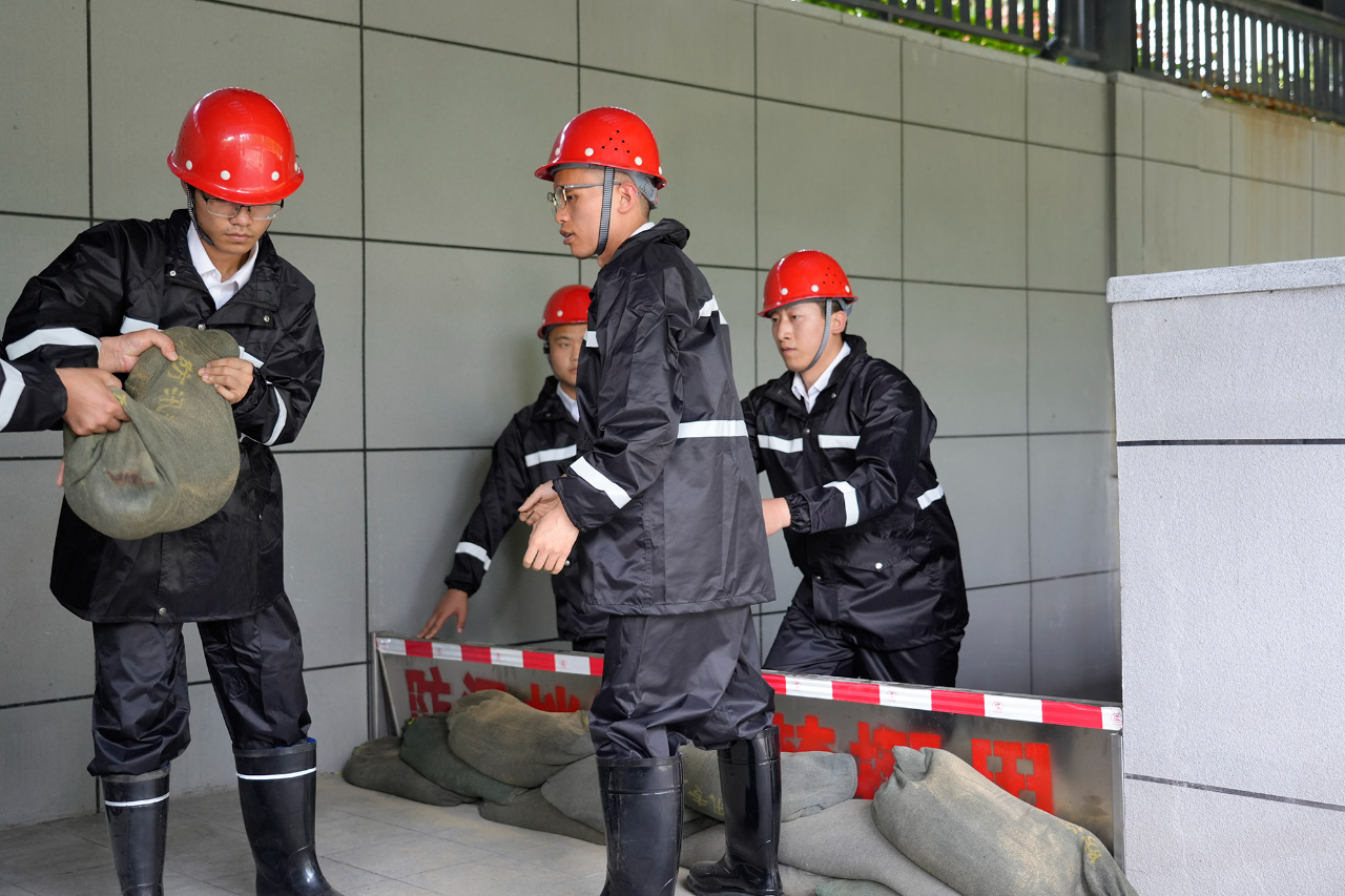 0611_083341_763.jpg 0611_083341_763.jpg