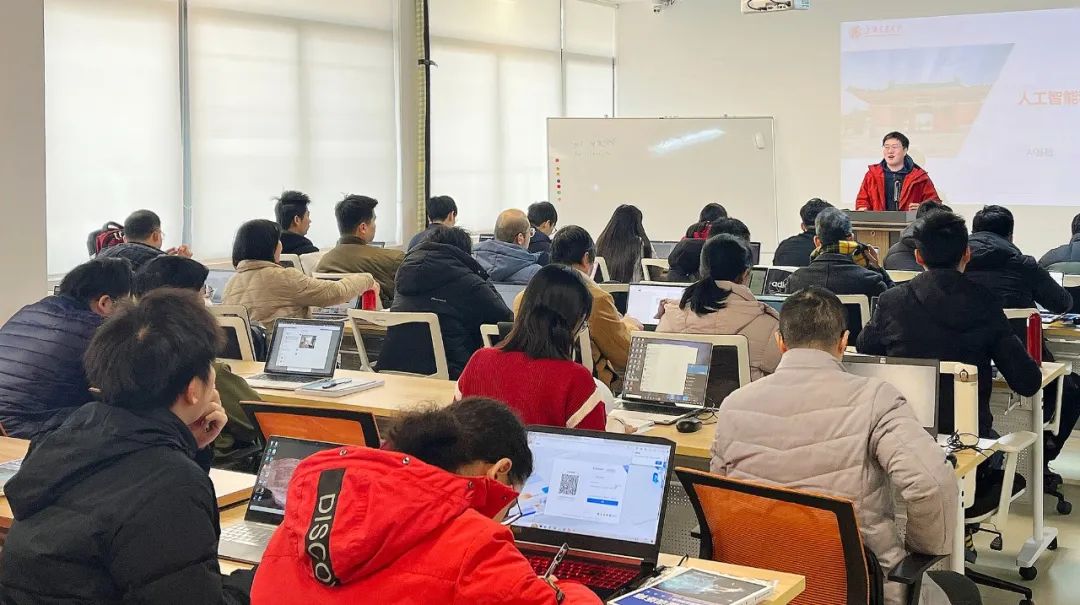 01 培训场景1.jpg