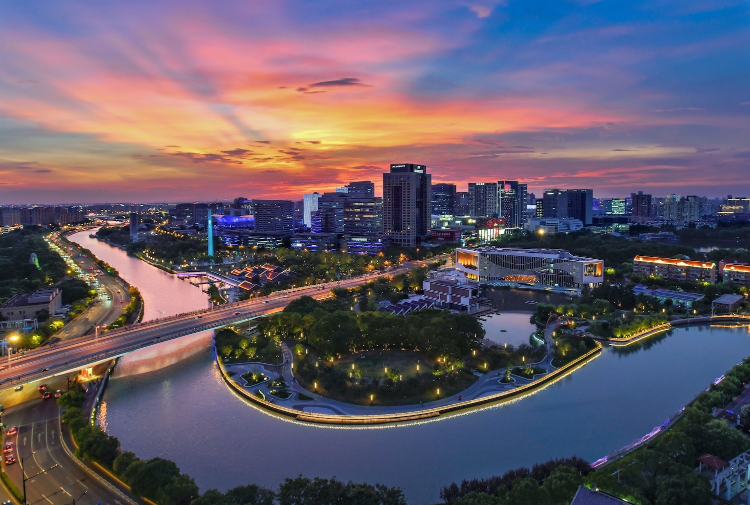 长风湾夕阳航拍.jpg