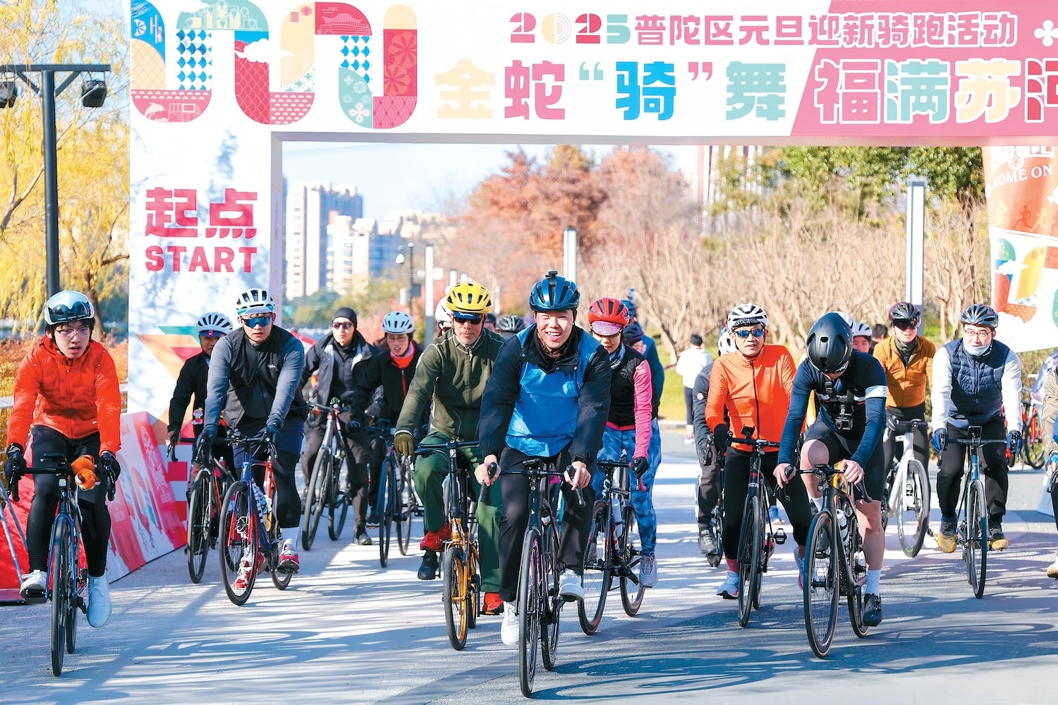 迎新跑延续“骑行+乐跑”相结合，让迎新活动充满欢乐与活力氛围.jpg