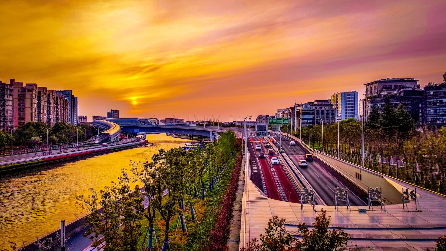 夕阳下的北橫通道——管日旺.jpg