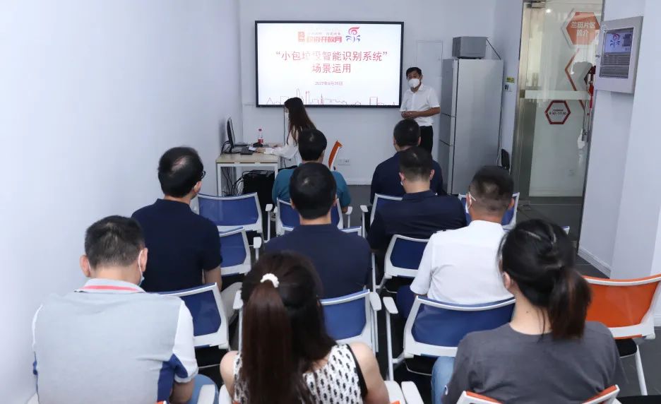 实（石）干人，全（泉）靠谱 | 走进“一网统管”，体验“智慧大脑”！区领导赴石泉“零距离”听取人民建议