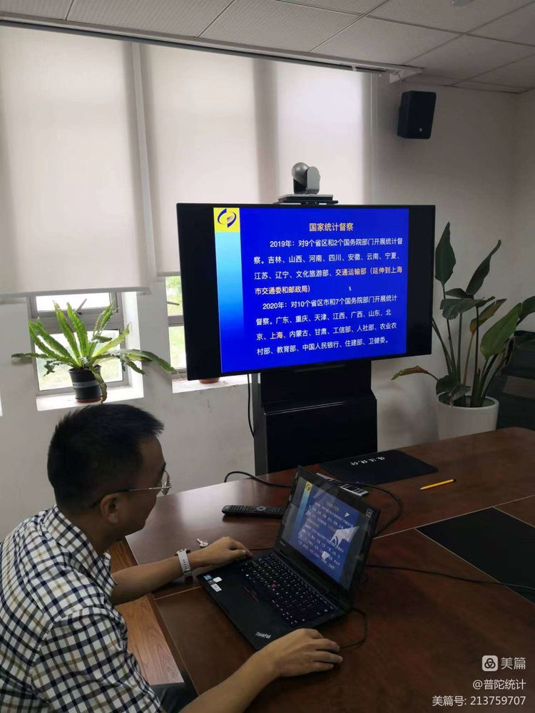 区统计局开展“政府开放月”活动