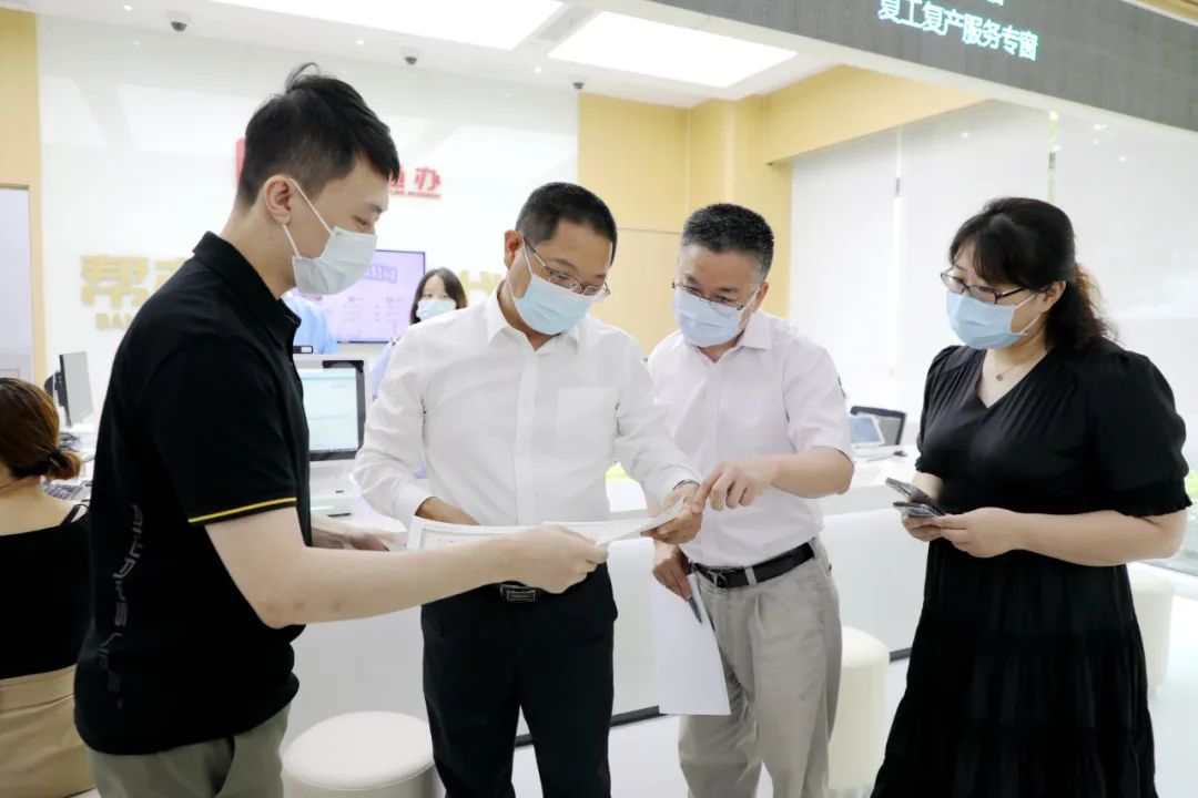 贴心“帮办”有温度，服务更加“零距离”！