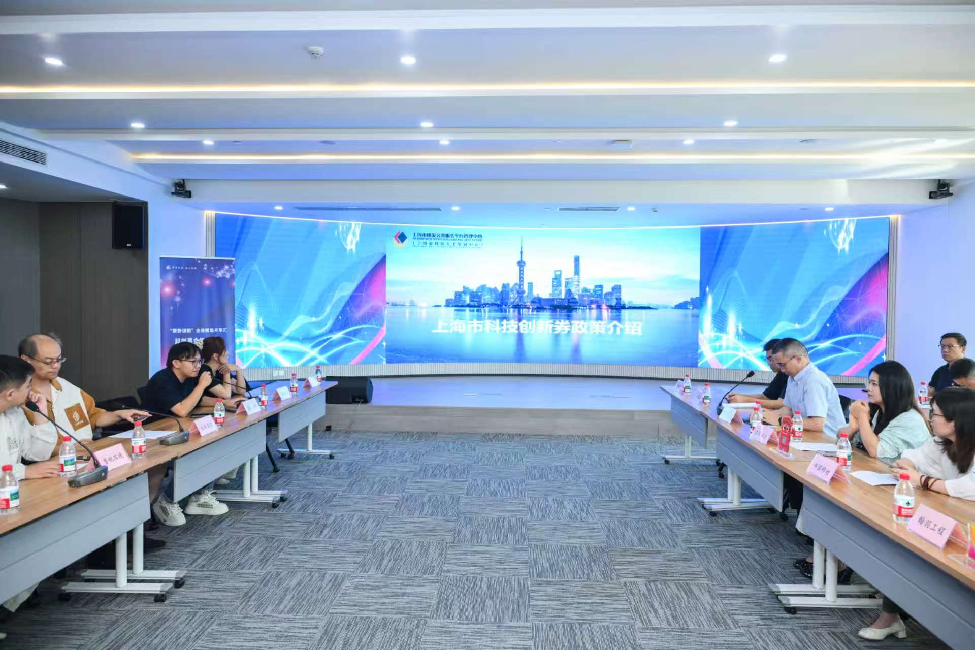 党建引领楼宇商圈，科创惠企“零距离” ——石泉路街道举办2026年政府开放月活动